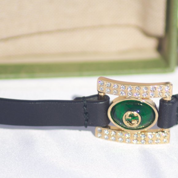 Gucci Interlocking G Double Wrap Leather Bracelet with Green Gem in Black - Picture 1 of 4